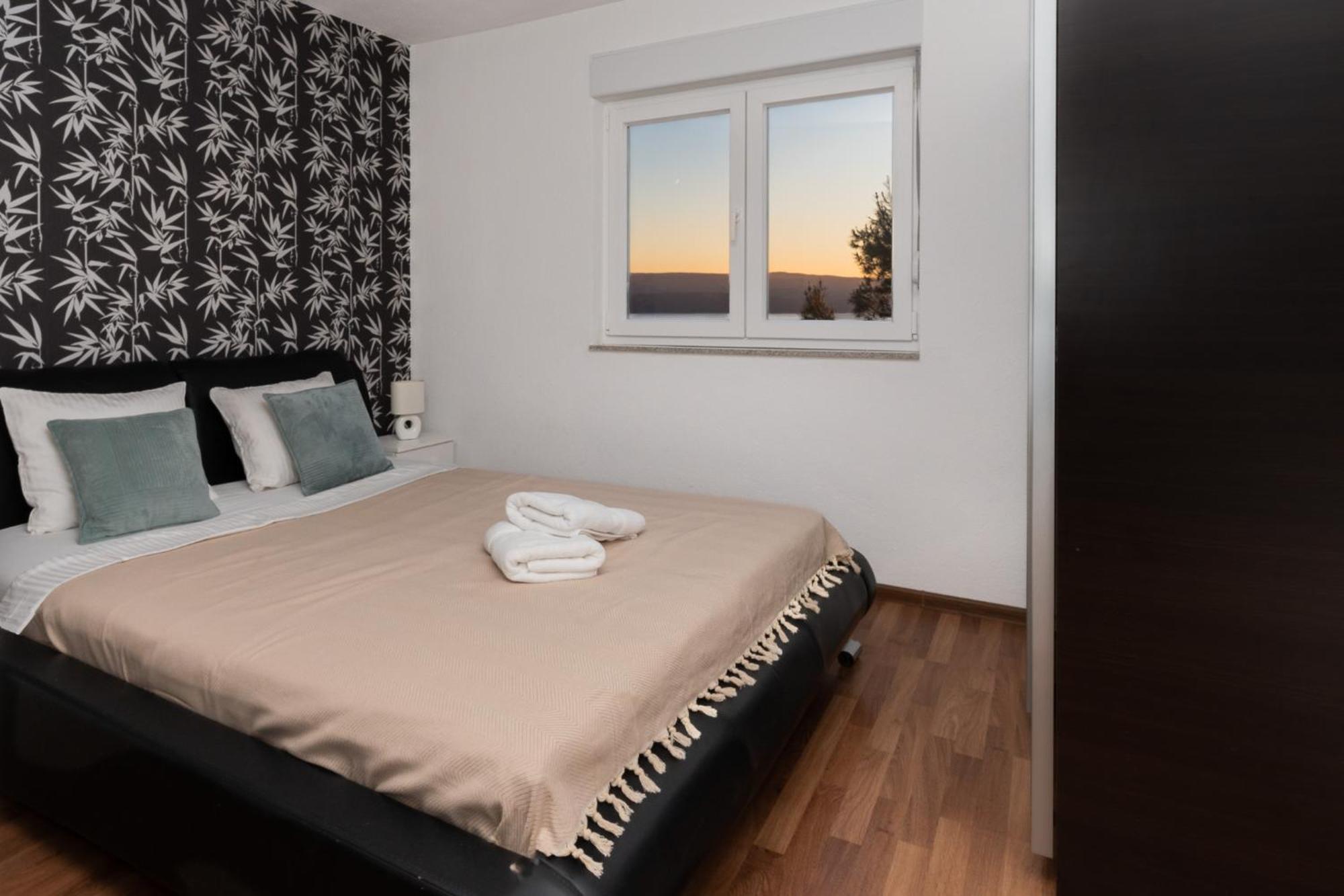 Sunny Hill Apartments With Rooftop Pool Селіна Екстер'єр фото