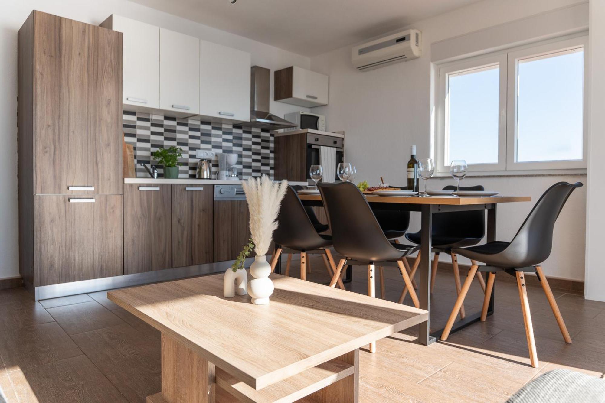 Sunny Hill Apartments With Rooftop Pool Селіна Екстер'єр фото