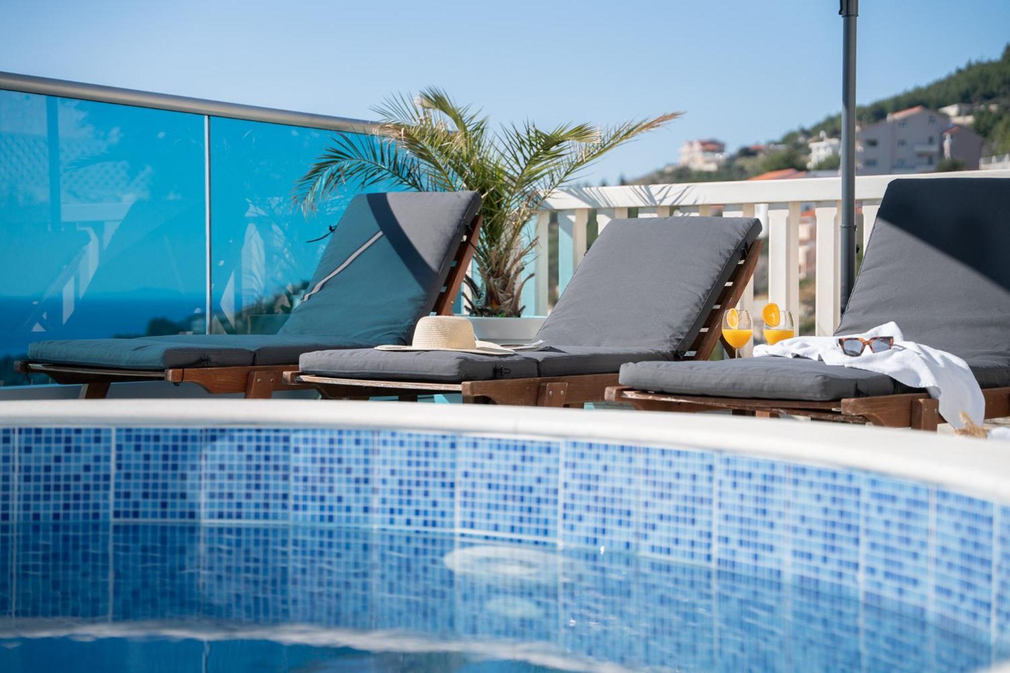 Sunny Hill Apartments With Rooftop Pool Селіна Екстер'єр фото