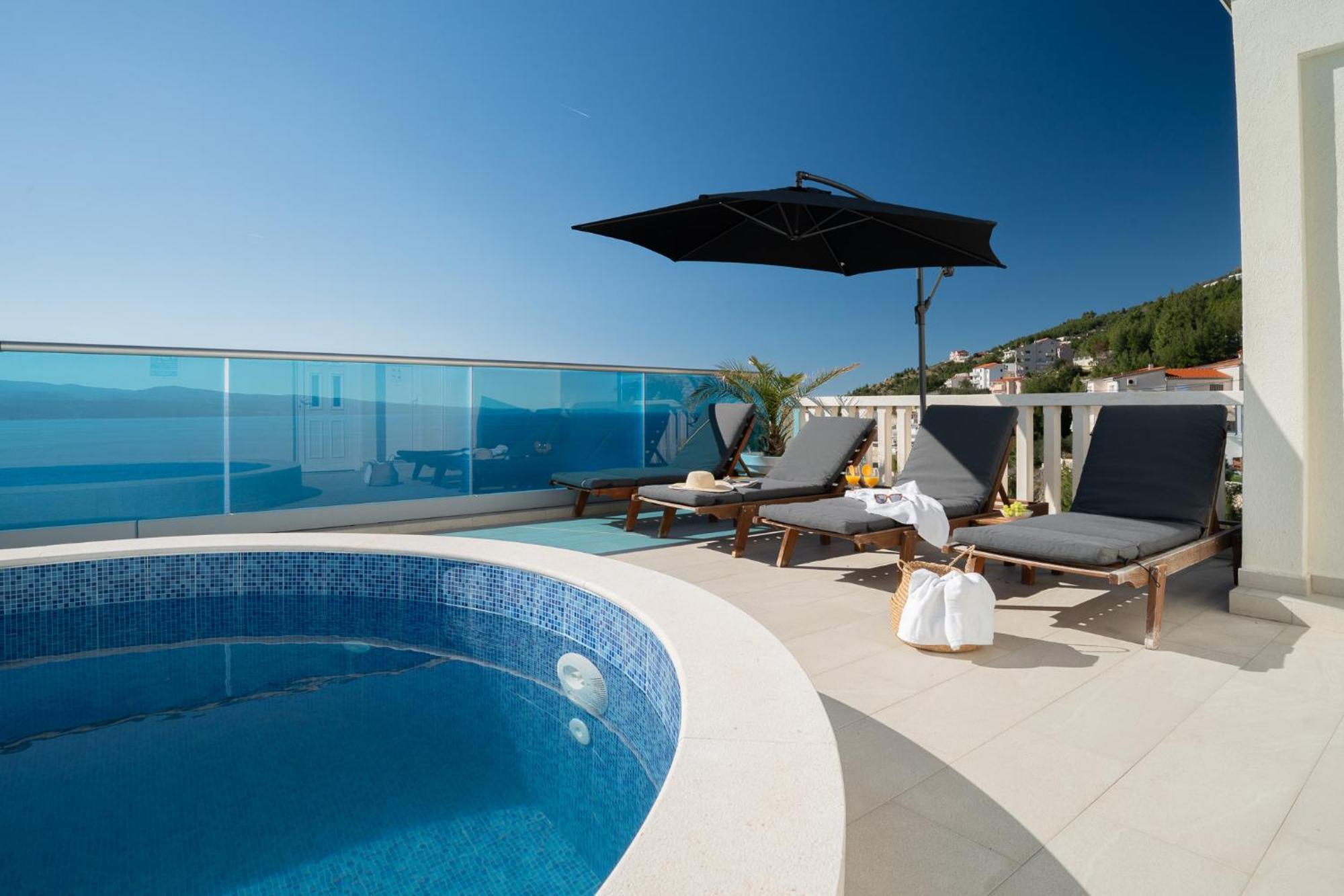 Sunny Hill Apartments With Rooftop Pool Селіна Екстер'єр фото