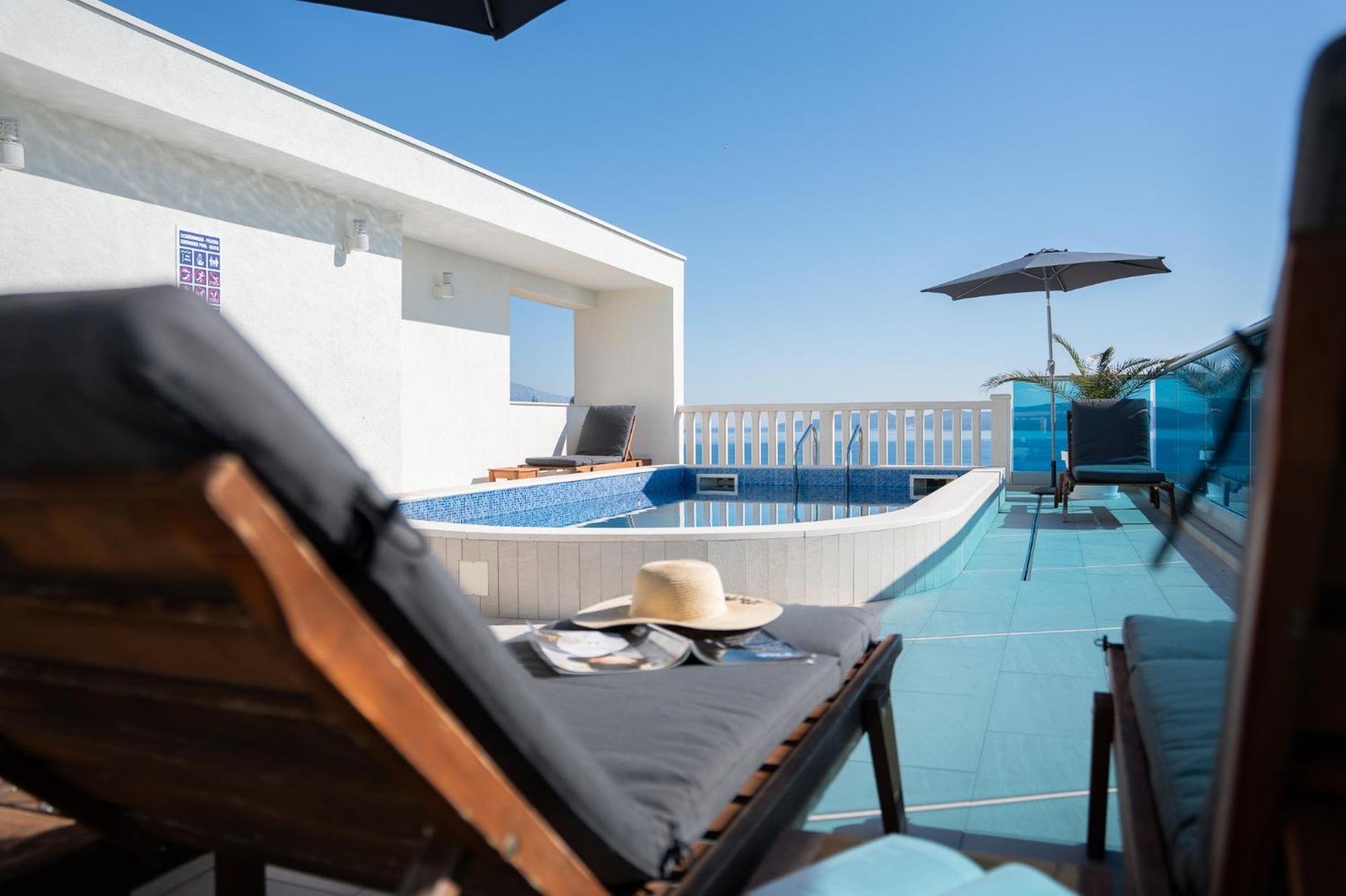 Sunny Hill Apartments With Rooftop Pool Селіна Екстер'єр фото