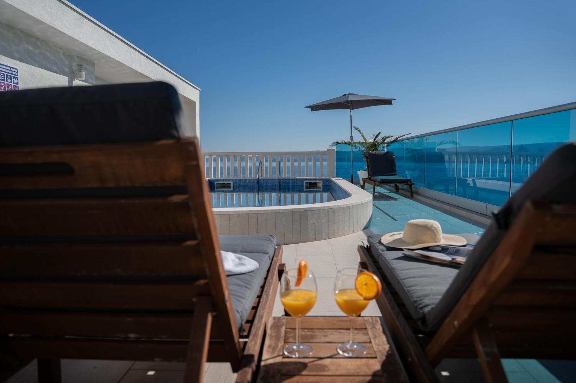 Sunny Hill Apartments With Rooftop Pool Селіна Екстер'єр фото